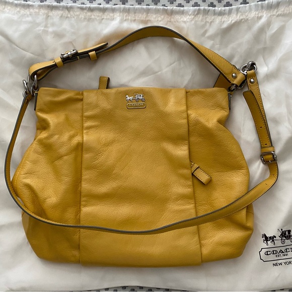 Authentic Coach leather handbag. Shoulder and crossbody strap. Incredibly soft. - Picture 2 of 8